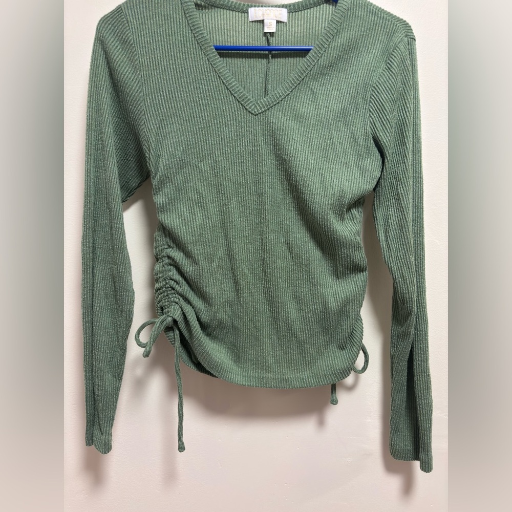 Elegant Green V-Neck Ribbed Blouse